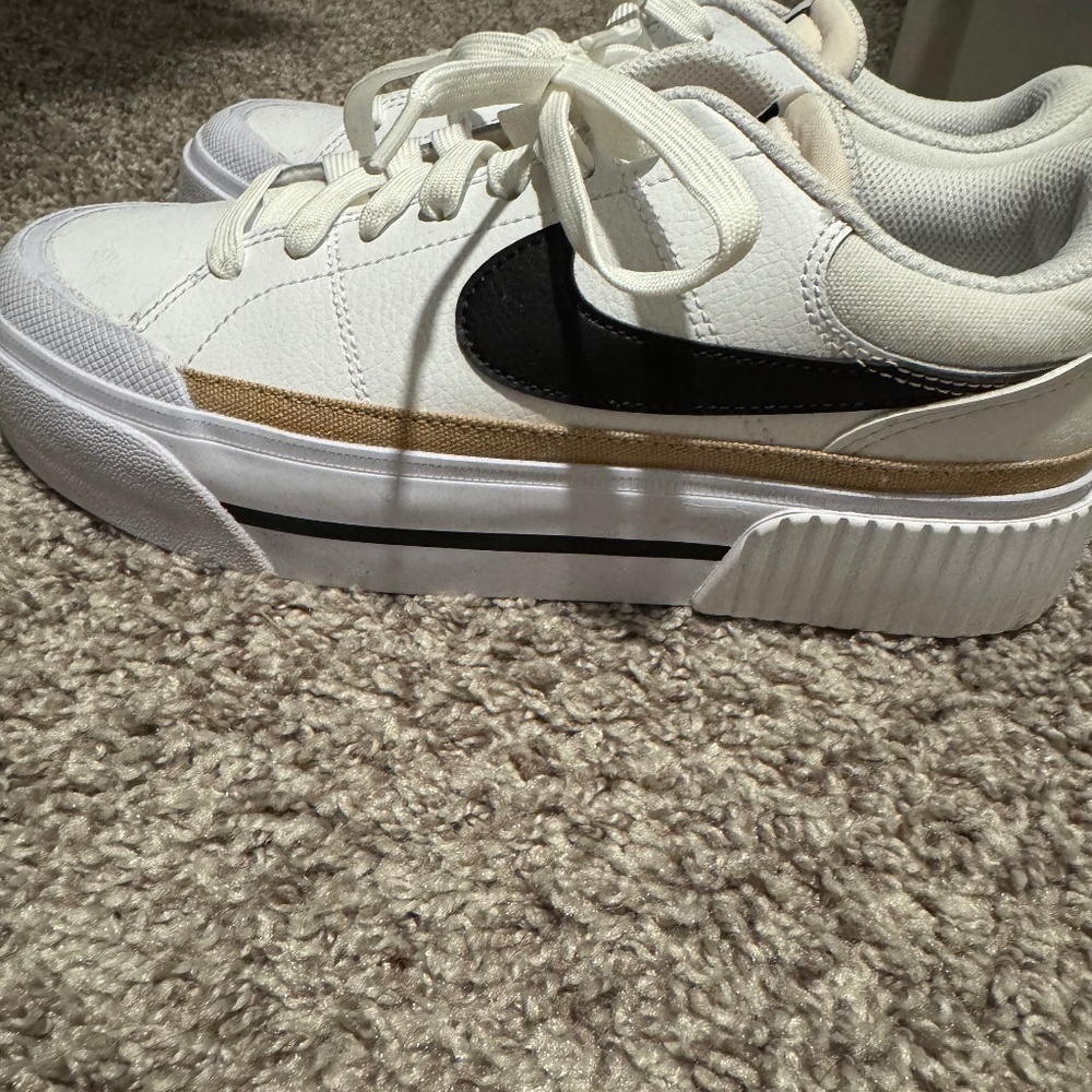 Nike legacy court lift size 7